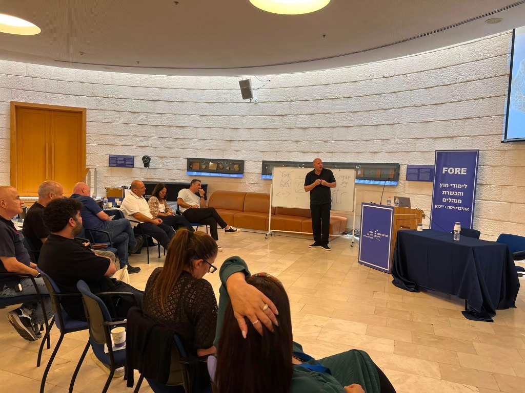 אורי שילה מנחה מאסטר קלאס למנהלים ב-FORE